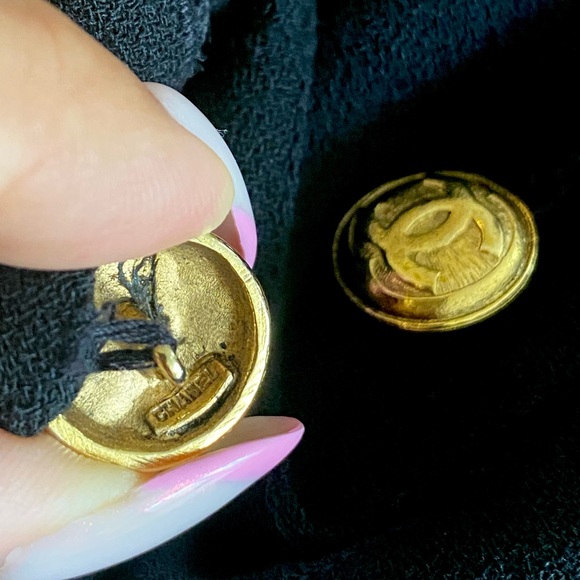 CHANEL Vintage Pleated 14k Gold Logo Buttons Mini Skirt - Picture 4 of 10